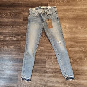NWT Levi's Premium 711 Skinny Jeans - Distressed Bottom 27x30